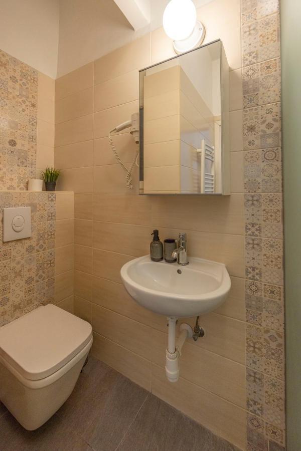 Grand With 5bedrm 2bathroom דירה