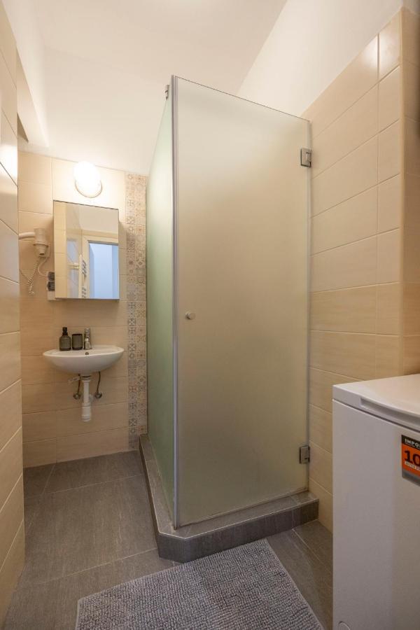 Grand With 5bedrm 2bathroom בודפשט
